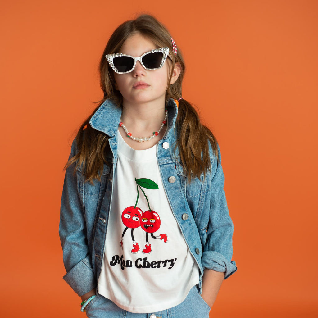girl wearing a Mon Cherry t-shirt