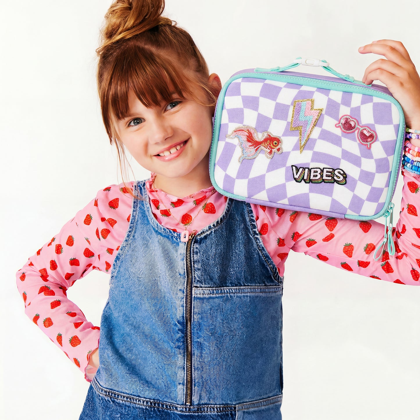 girl with lunchbox