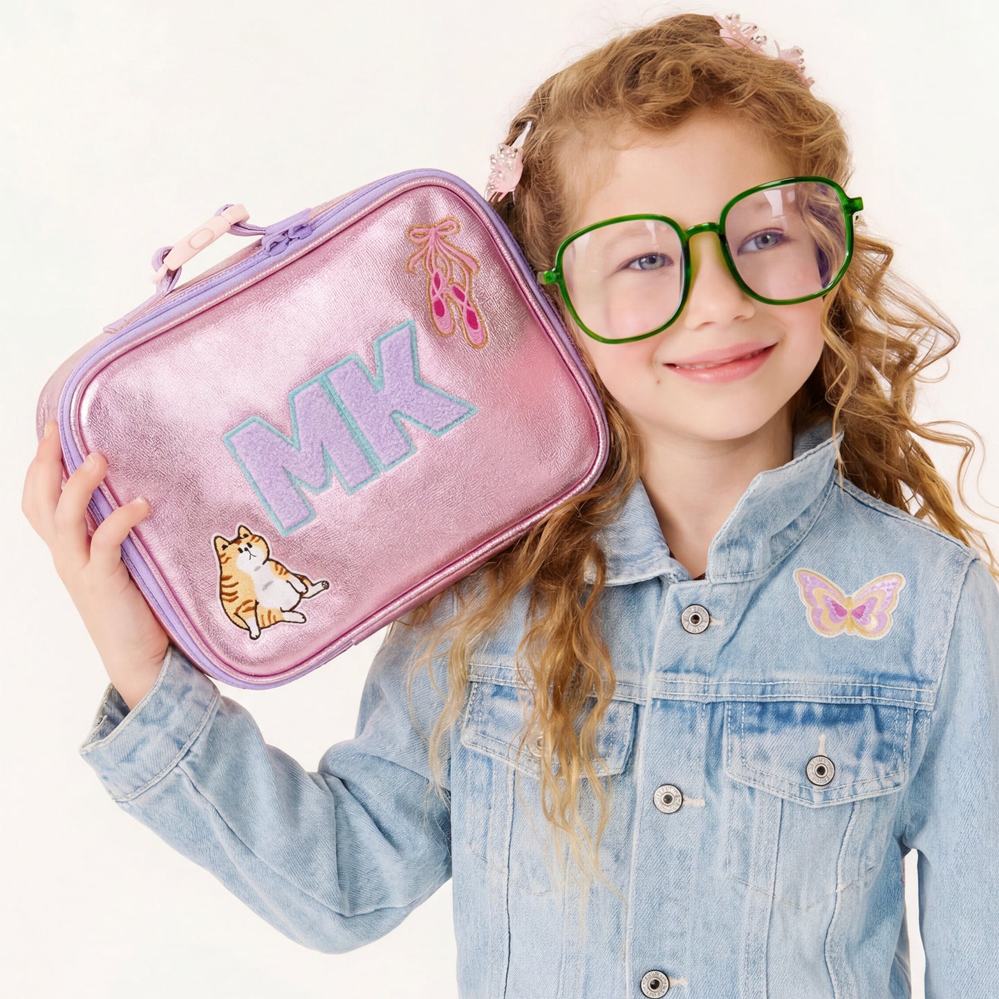 girl with pink lunch box